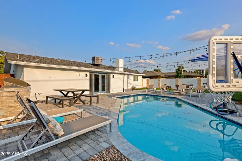 4602 N 75th St-59