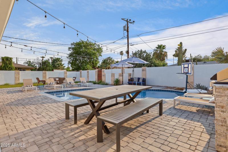 4602 N 75th St-60