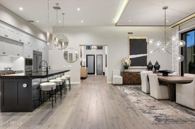 Kitchen & Dining