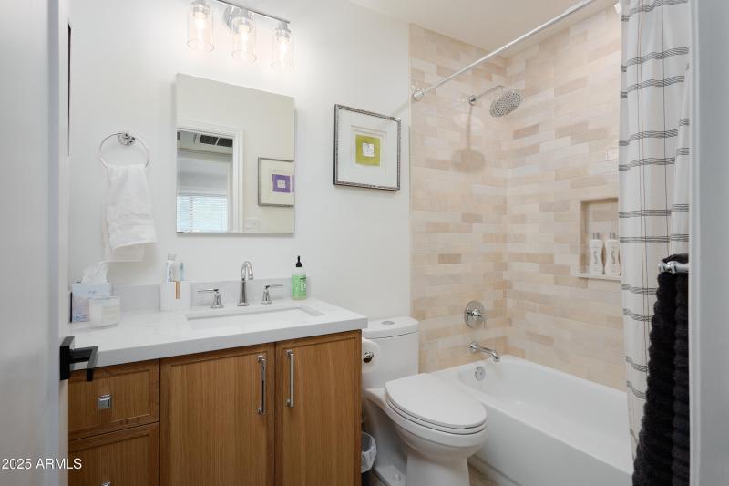 PropertyImageCo_4226N84thPl_WEB_3