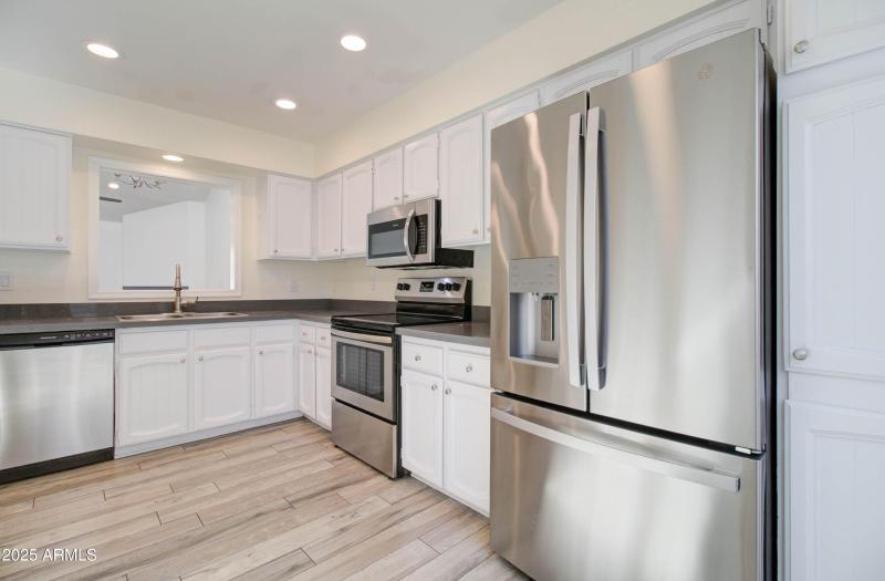 5134 E Edgemont Ave-13