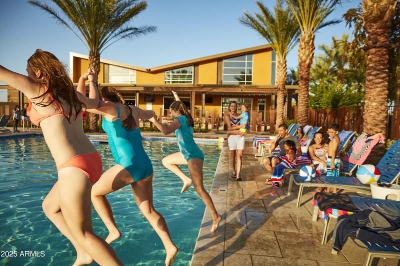 Eastmark_TheMark_Pool_2