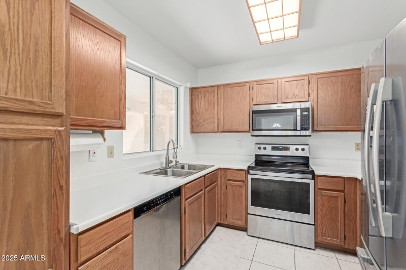 1531 E Buena Vista Dr