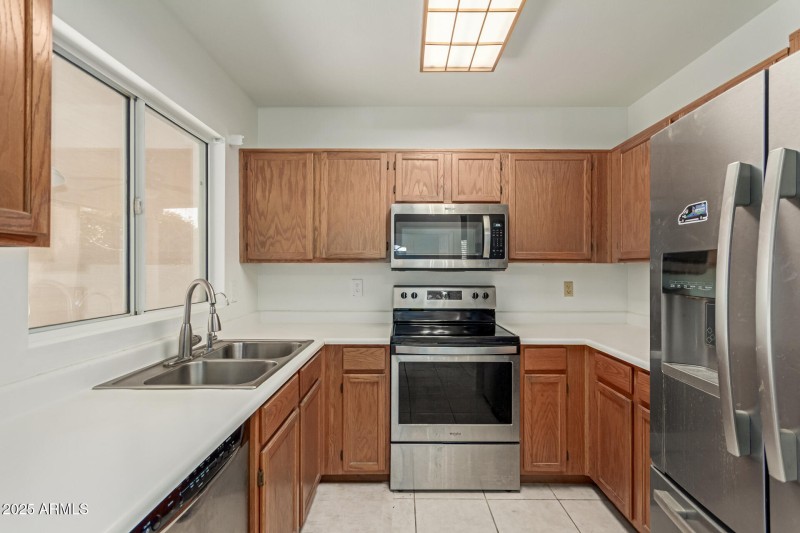 1531 E Buena Vista Dr