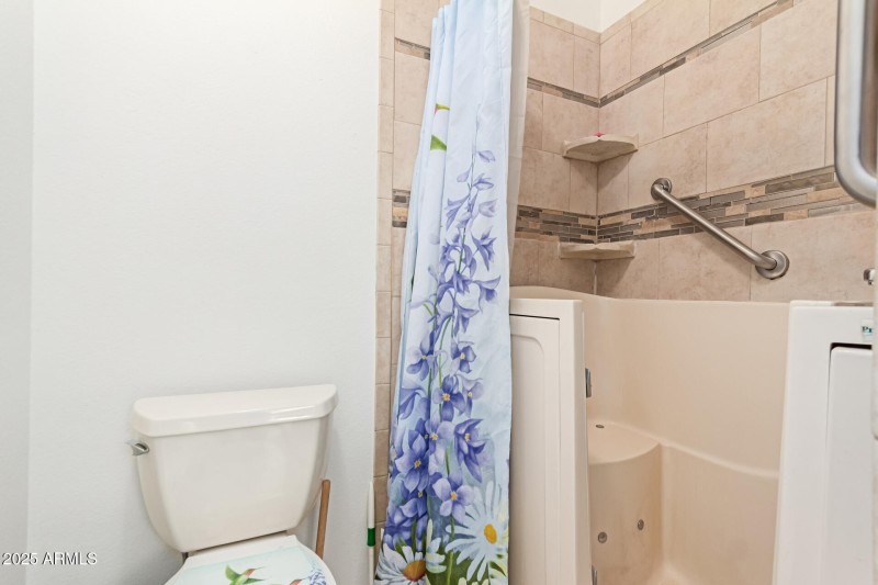 1531 E Buena Vista Dr