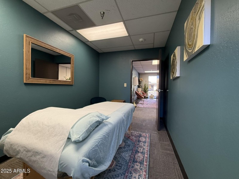 Suite 505 Office 1