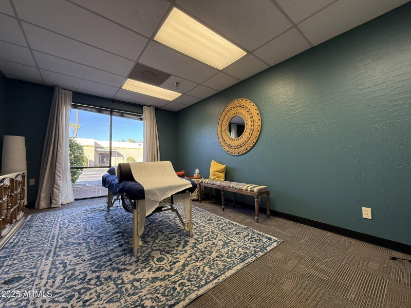 Suite 505 Office 5