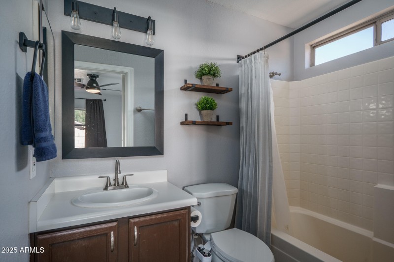 10) PRIMARY BATH