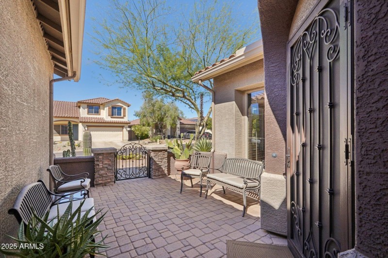 8-web-or-mls-W River Rock Trl-S2110-008