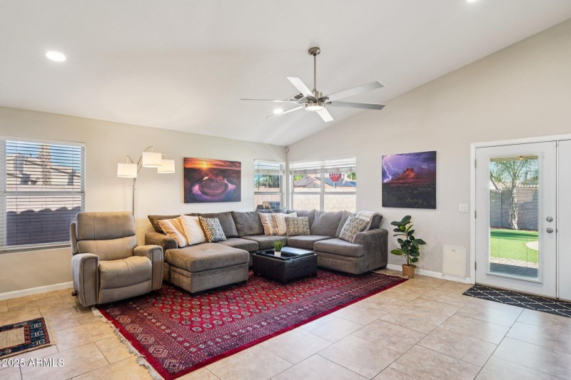 11-web-or-mls-W Sandra Ter-S2110-011