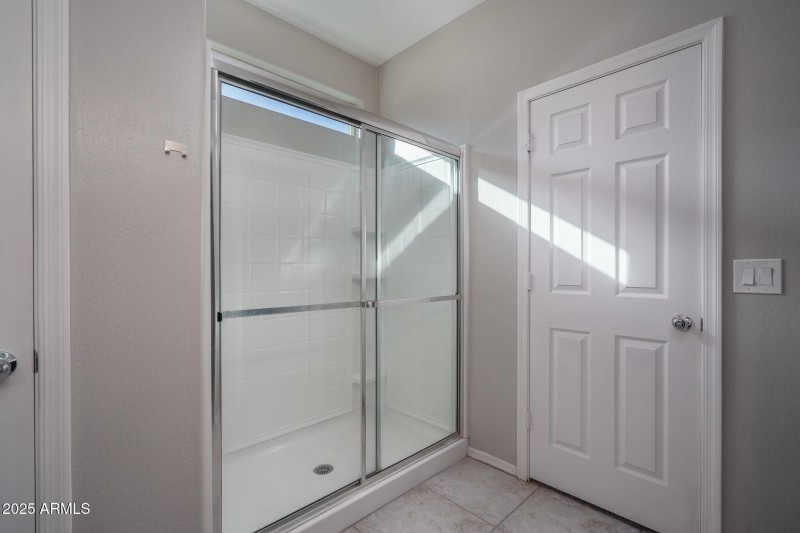 13) PRIMARY BATH