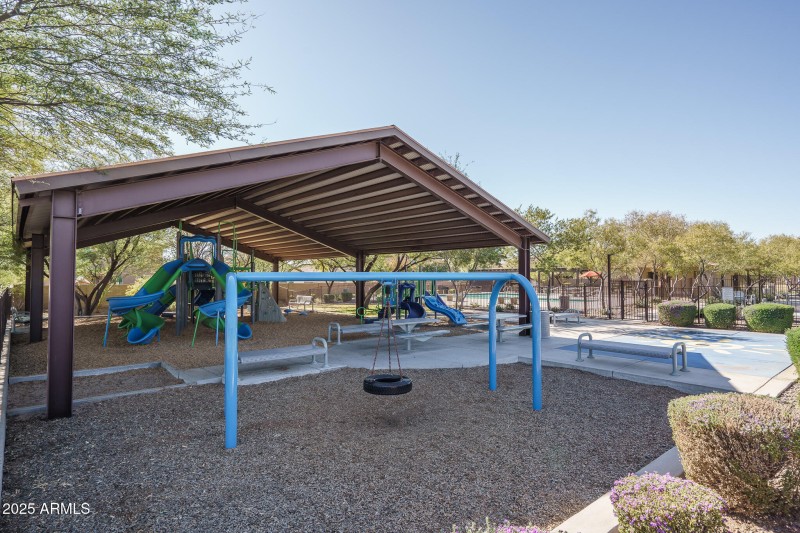 H) PLAYGROUND