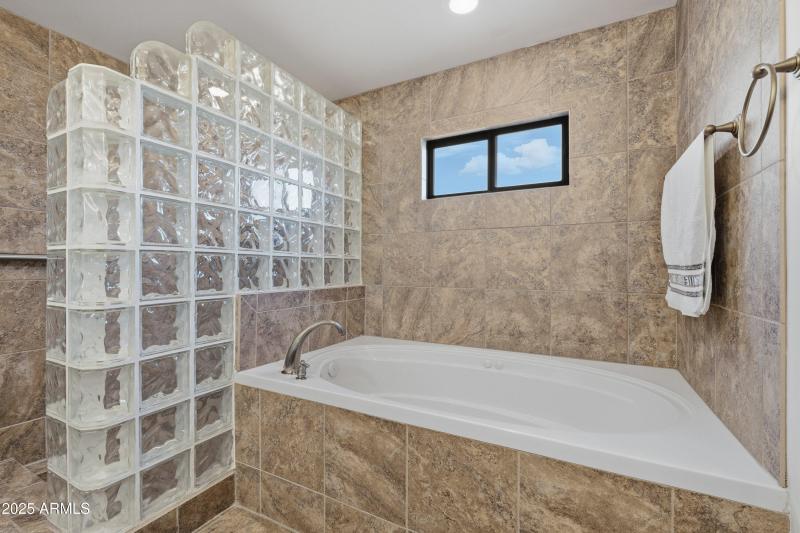Walk In Shower w/Soaking Tub