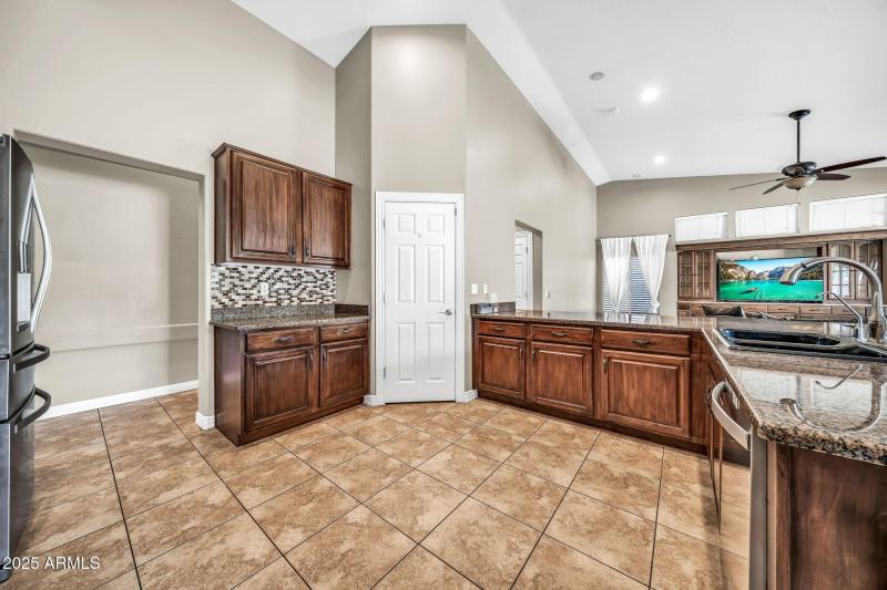 13204 W San Miguel Ave-18