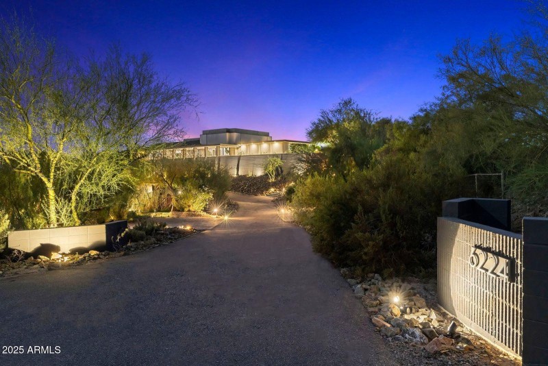 Entrance to 6224 N 38th St