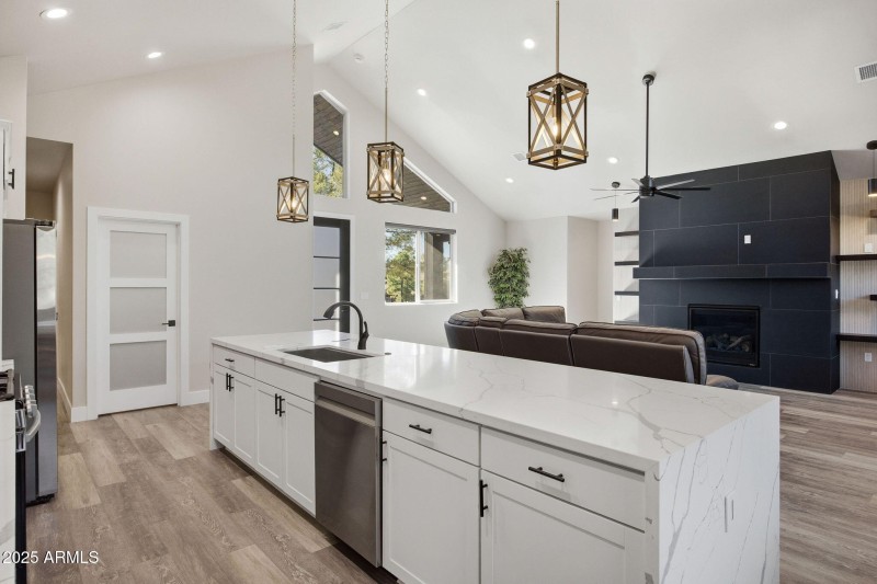 2701NEagleViewLp-ShowLowAZ-12