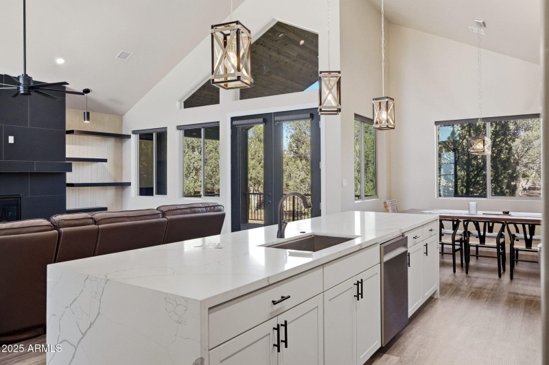 2701NEagleViewLp-ShowLowAZ-14