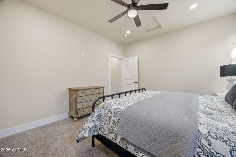 2701NEagleViewLp-ShowLowAZ-22