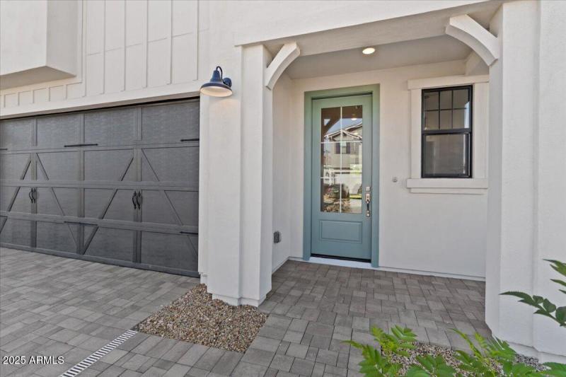 06-Front entry