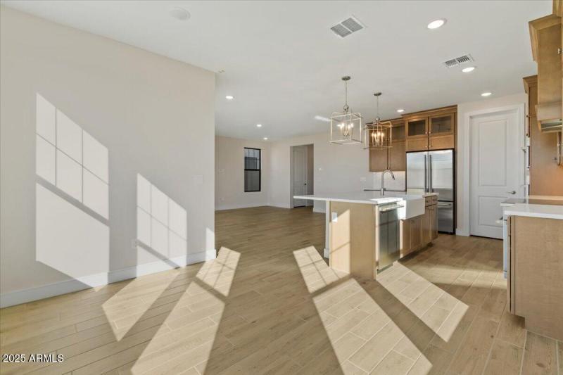 25-Dining and Kitchen