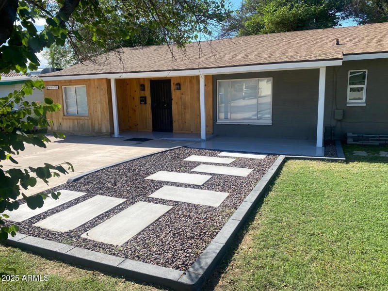 Pathway to patio1