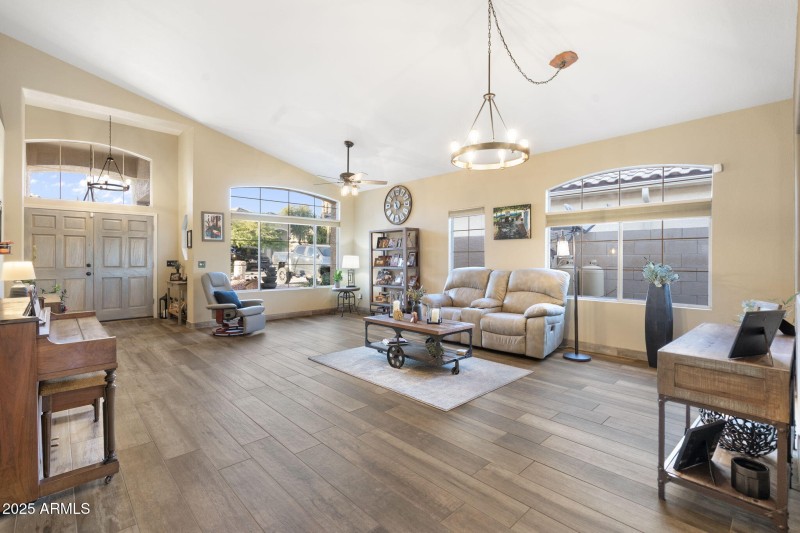 8-web-or-mls-QVB06695