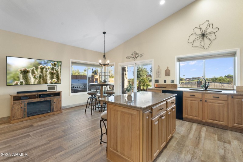 12-web-or-mls-QVB06710