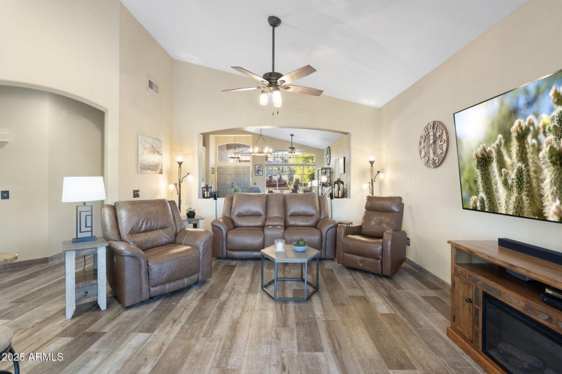 22-web-or-mls-QVB06749