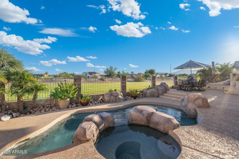 61-web-or-mls-QVB06663-HDR-Edit