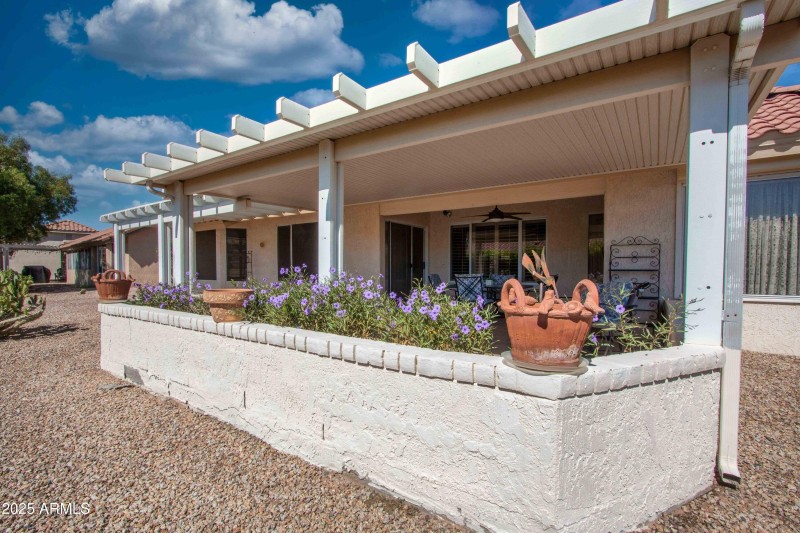 BV BACK YARD PLANTER