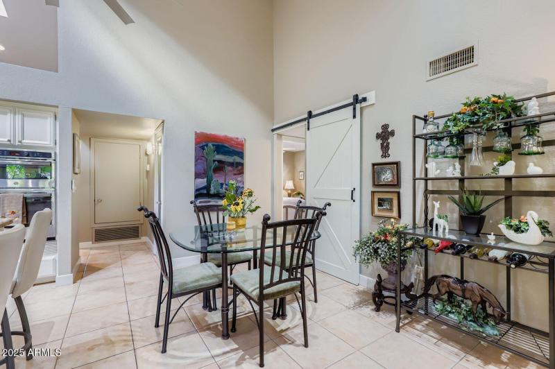 Breakfast Dining Area