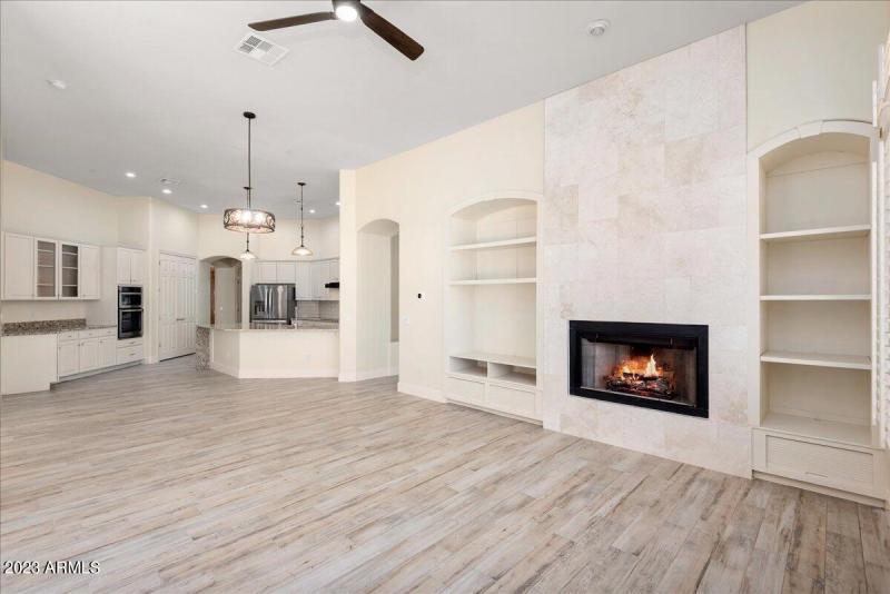 08-8432 E Diamond Rim Dr