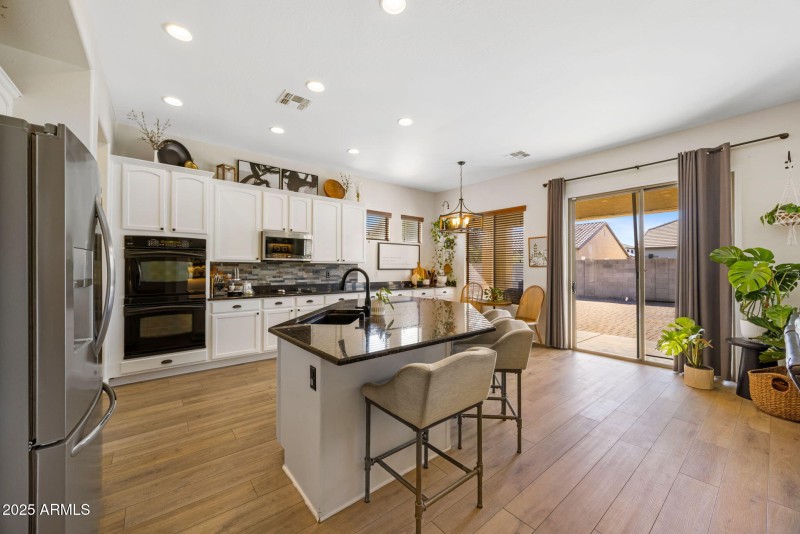 12 - Kitchen Backyard Arcadia