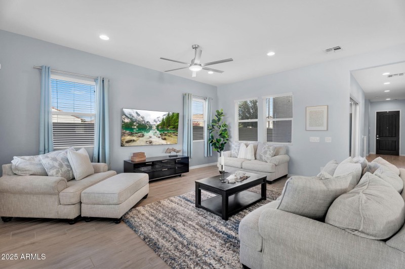 10-web-or-mls-Notting Hill-11