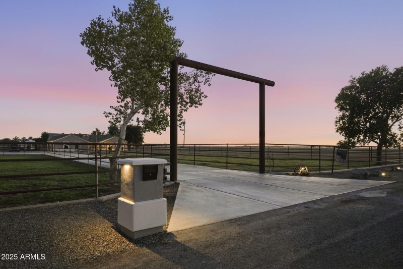 24-web-or-mls-ListerPros - Twilight-16