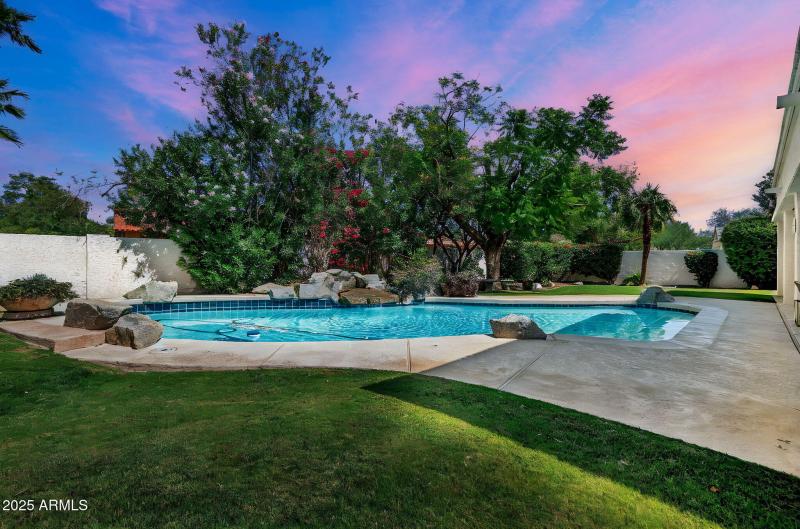 52-web-or-mls-9504 E Sunnyside Dr-51