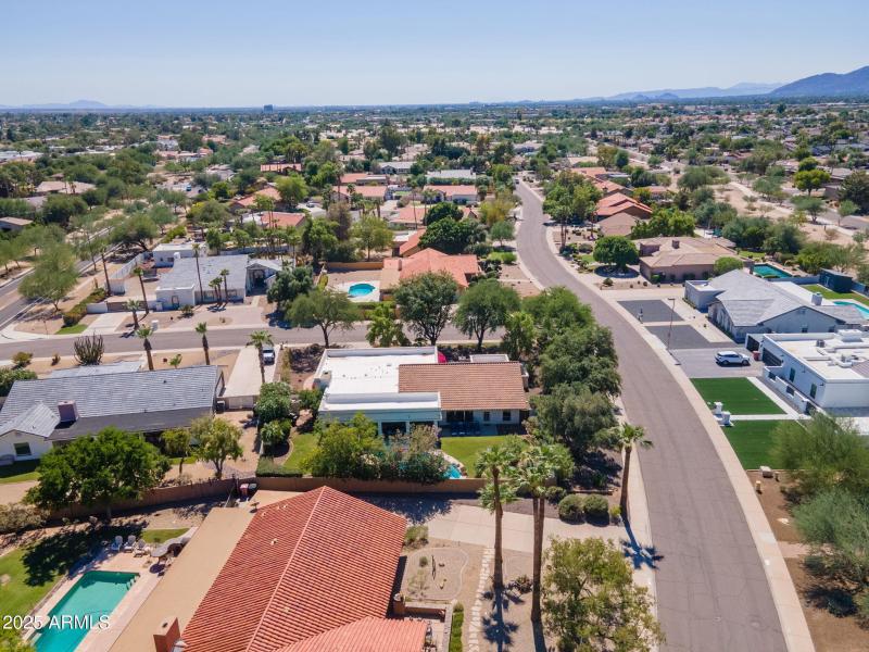 46-web-or-mls-9504 E Sunnyside Dr-46