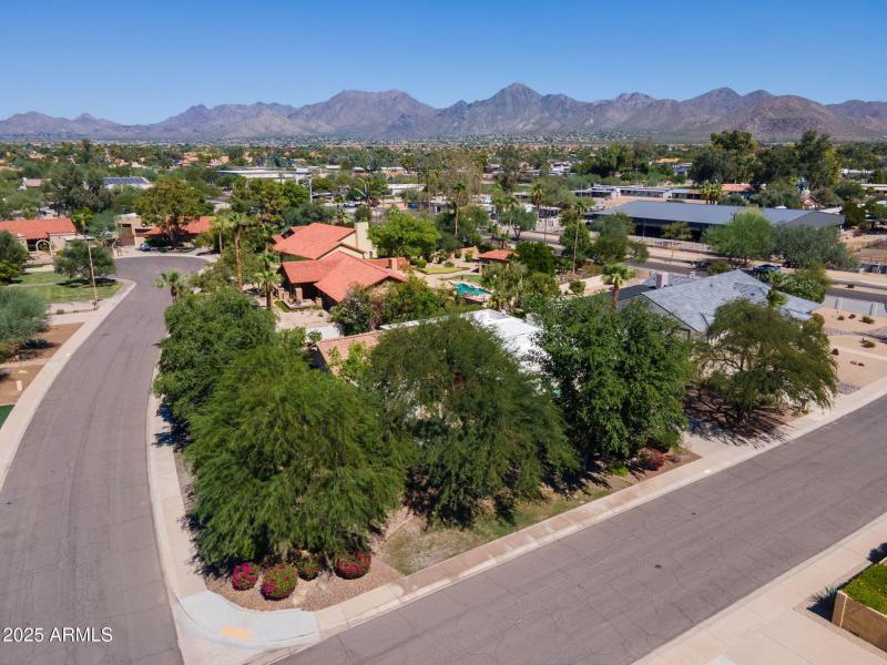 43-web-or-mls-9504 E Sunnyside Dr-43