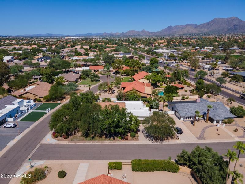 41-web-or-mls-9504 E Sunnyside Dr-41