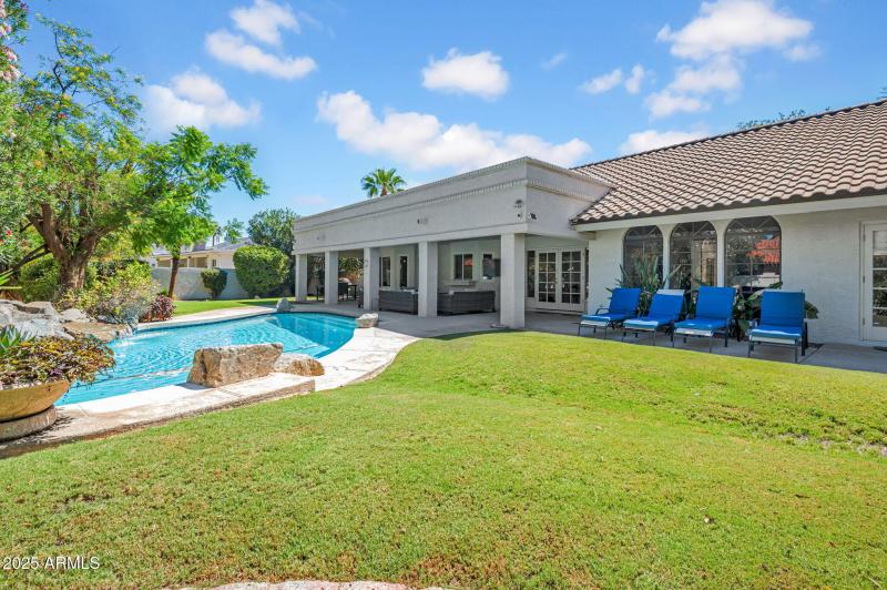 35-web-or-mls-9504 E Sunnyside Dr-35