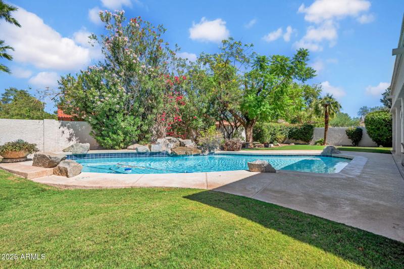 34-web-or-mls-9504 E Sunnyside Dr-34