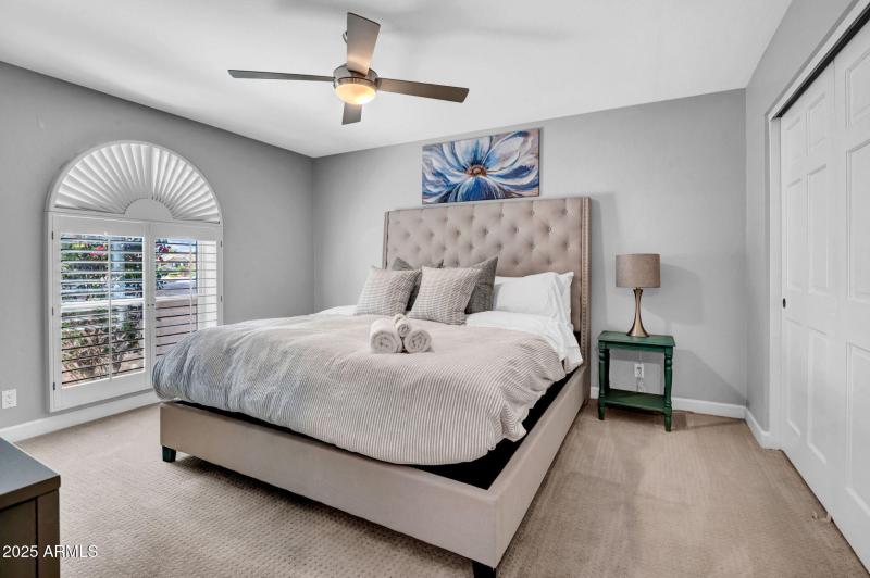 31-web-or-mls-9504 E Sunnyside Dr-31