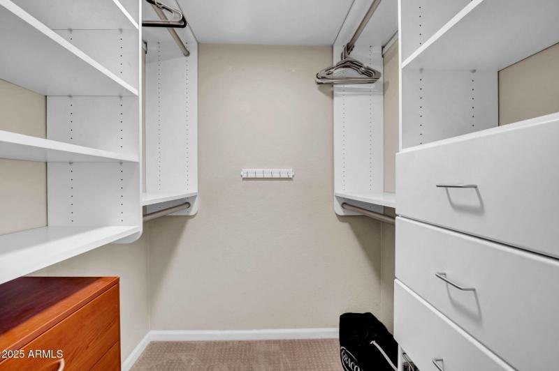 25-web-or-mls-9504 E Sunnyside Dr-25