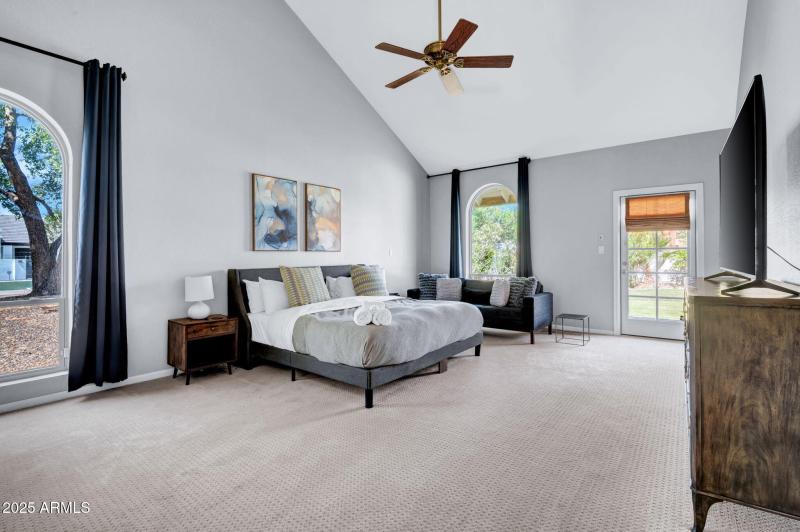 19-web-or-mls-9504 E Sunnyside Dr-19