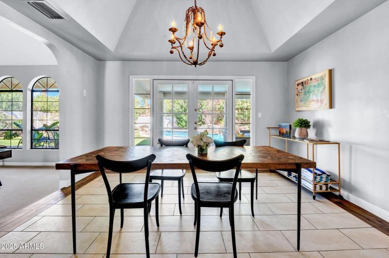 8-web-or-mls-9504 E Sunnyside Dr-8