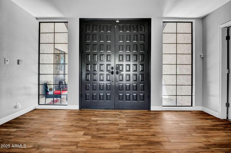 5-web-or-mls-9504 E Sunnyside Dr-5