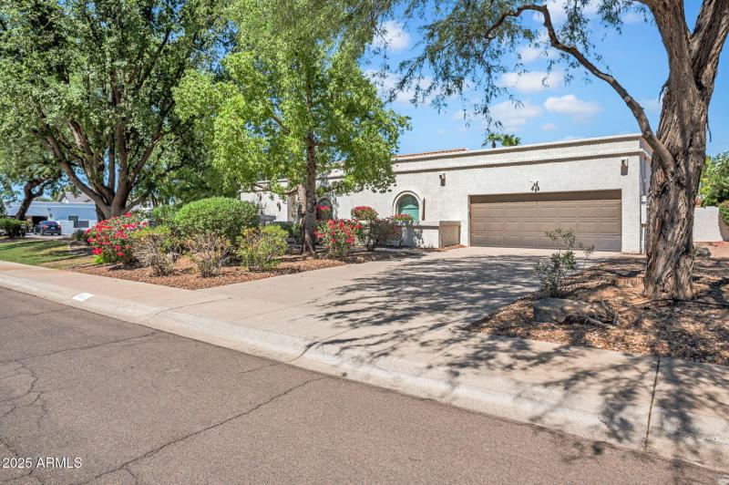 2-web-or-mls-9504 E Sunnyside Dr-2