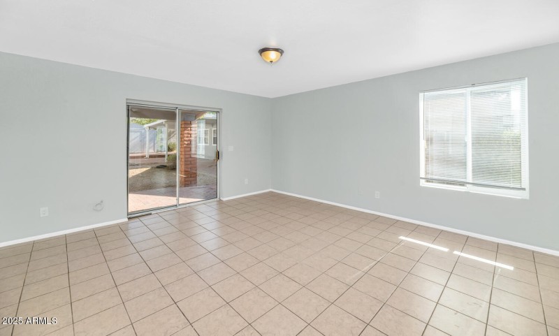 Copy of 316 E Vogel Ave-large-017-042-31