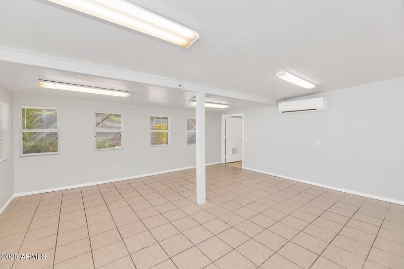 Copy of 316 E Vogel Ave-large-031-064-31