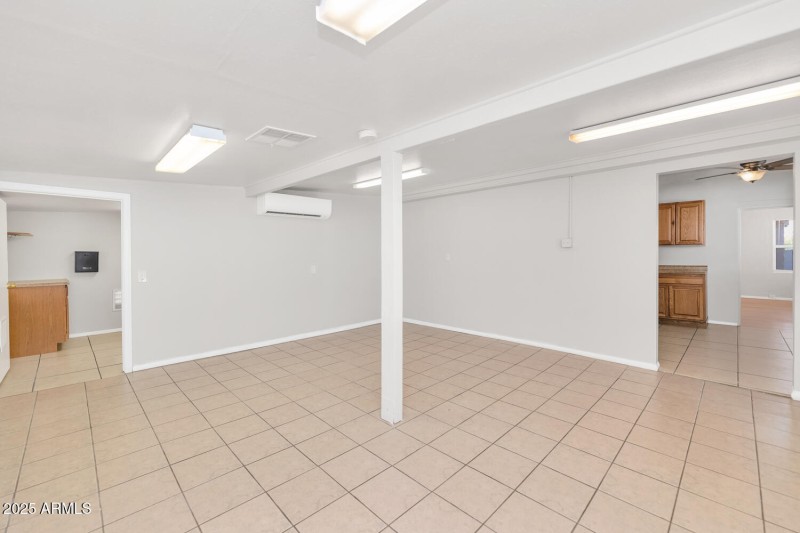 Copy of 316 E Vogel Ave-large-033-015-31